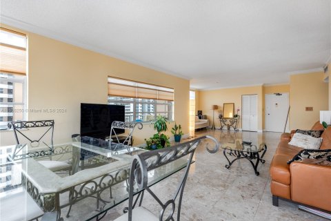 Condominio en venta en Hallandale Beach, Florida, 2 dormitorios, 128.21 m2 № 1229939 - foto 8