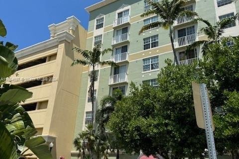 Condo in Hollywood, Florida, 1 bedroom  № 1375705 - photo 21