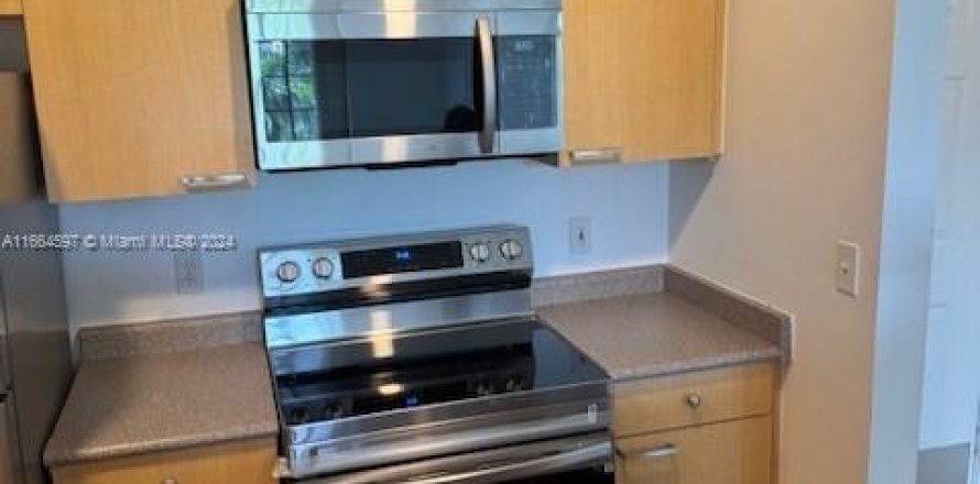 Condominio en Hollywood, Florida, 1 dormitorio  № 1375705