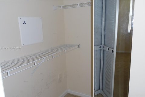 Condo in Hollywood, Florida, 1 bedroom  № 1375705 - photo 11