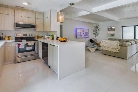 Casa en venta en North Miami, Florida, 4 dormitorios, 154.68 m2 № 1375659 - foto 16