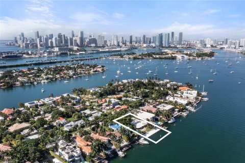 Villa ou maison à vendre à Miami Beach, Floride: 3 chambres, 338.72 m2 № 818700 - photo 1