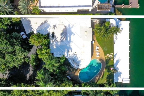 Villa ou maison à vendre à Miami Beach, Floride: 3 chambres, 338.72 m2 № 818700 - photo 12