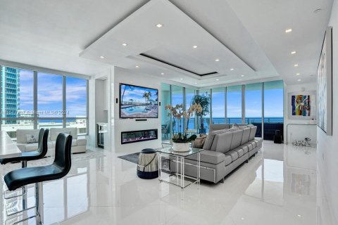 Copropriété à vendre à Hollywood, Floride: 3 chambres, 257.99 m2 № 1147385 - photo 1