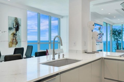 Condominio en venta en Hollywood, Florida, 3 dormitorios, 257.99 m2 № 1147385 - foto 17