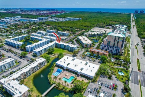 Condo in Dania Beach, Florida, 1 bedroom  № 1399819 - photo 16