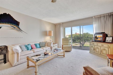 Condo in Dania Beach, Florida, 1 bedroom  № 1399819 - photo 24