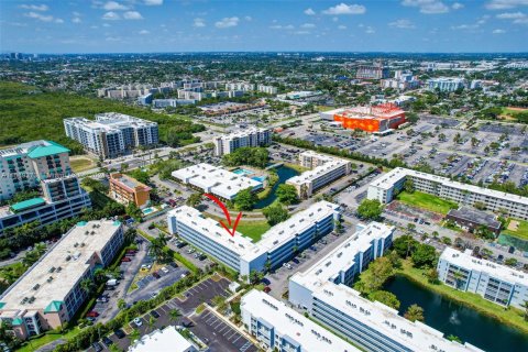 Condo in Dania Beach, Florida, 1 bedroom  № 1399819 - photo 13