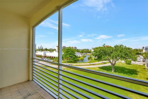 Copropriété à vendre à Dania Beach, Floride: 1 chambre, 73.39 m2 № 1399819 - photo 29