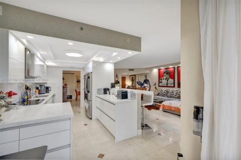 Condo in Aventura, Florida, 2 bedrooms  № 1399820 - photo 19