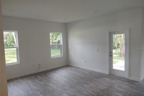 House in Edgewater, Florida 4 bedrooms, 171.68 sq.m. № 1121982 - photo 5