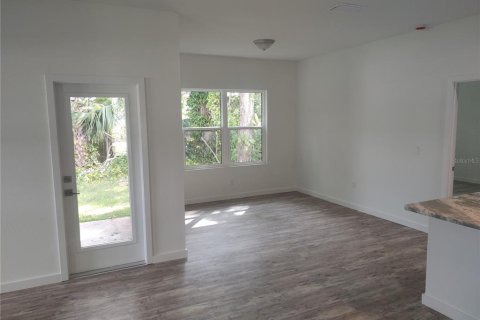 House in Edgewater, Florida 4 bedrooms, 171.68 sq.m. № 1121982 - photo 4