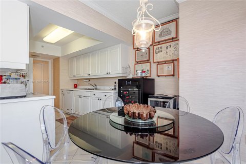 Condo in Aventura, Florida, 3 bedrooms  № 732665 - photo 10