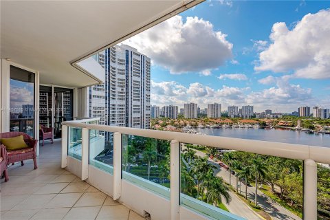 Copropriété à vendre à Aventura, Floride: 3 chambres, 173.73 m2 № 732665 - photo 25