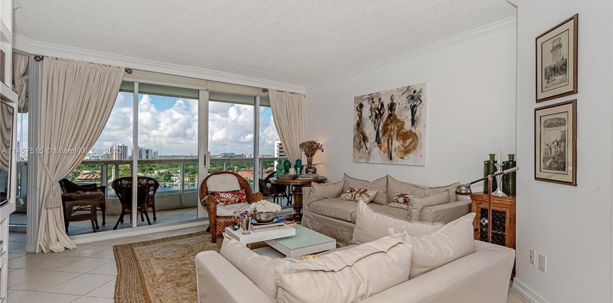 Condominio en Aventura, Florida, 3 dormitorios  № 732665