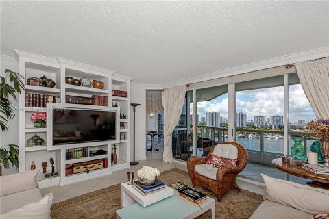 Condominio en venta en Aventura, Florida, 3 dormitorios, 173.73 m2 № 732665 - foto 2