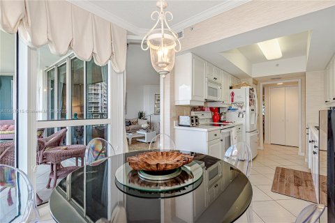 Copropriété à vendre à Aventura, Floride: 3 chambres, 173.73 m2 № 732665 - photo 11