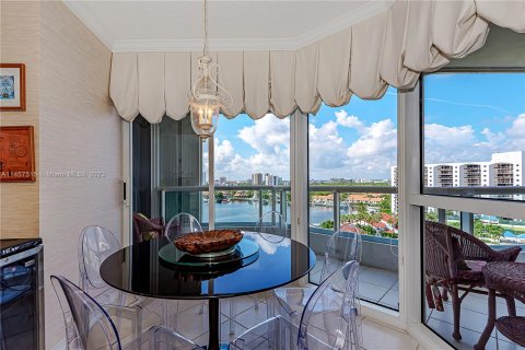 Condominio en venta en Aventura, Florida, 3 dormitorios, 173.73 m2 № 732665 - foto 9