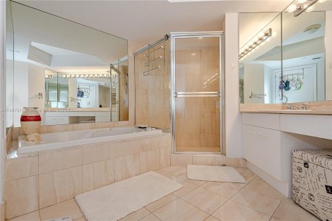 Copropriété à vendre à Aventura, Floride: 3 chambres, 173.73 m2 № 732665 - photo 22