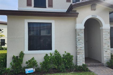 Townhouse in Miami, Florida 3 bedrooms, 123.37 sq.m. № 938333 - photo 4