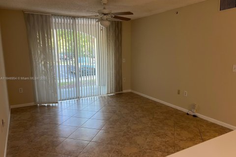 Condominio en venta en Miramar, Florida, 2 dormitorios, 89.74 m2 № 1329712 - foto 1