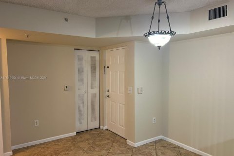 Condo in Miramar, Florida, 2 bedrooms  № 1329712 - photo 2