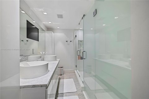 Copropriété à louer à Bal Harbour, Floride: 5 chambres, 306.58 m2 № 1292561 - photo 18