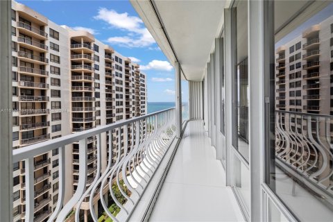 Copropriété à louer à Bal Harbour, Floride: 5 chambres, 306.58 m2 № 1292561 - photo 13