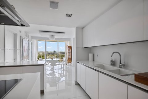 Copropriété à louer à Bal Harbour, Floride: 5 chambres, 306.58 m2 № 1292561 - photo 11