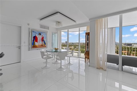 Copropriété à louer à Bal Harbour, Floride: 5 chambres, 306.58 m2 № 1292561 - photo 4