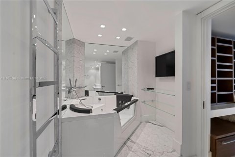 Copropriété à louer à Bal Harbour, Floride: 5 chambres, 306.58 m2 № 1292561 - photo 24