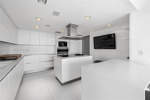 Condo in Bal Harbour, Florida, 5 bedrooms  № 1292561 - photo 10