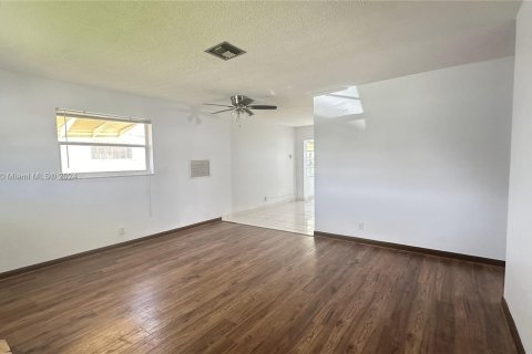 Casa en venta en Tamarac, Florida, 2 dormitorios, 93.65 m2 № 1333354 - foto 3