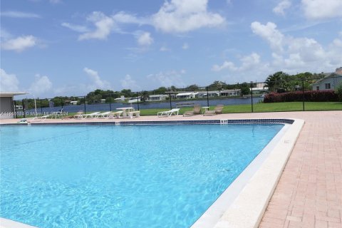 Casa en venta en Tamarac, Florida, 2 dormitorios, 93.65 m2 № 1333354 - foto 22