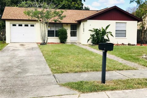 House in New Port Richey, Florida 4 bedrooms, 128.11 sq.m. № 1419515 - photo 1