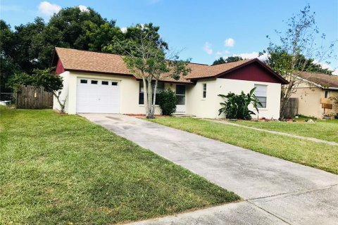 House in New Port Richey, Florida 4 bedrooms, 128.11 sq.m. № 1419515 - photo 2