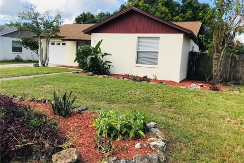 House in New Port Richey, Florida 4 bedrooms, 128.11 sq.m. № 1419515 - photo 3