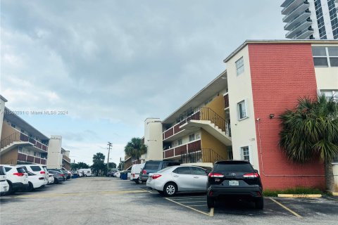 Condominio en venta en North Bay Village, Florida, 2 dormitorios, 112.5 m2 № 1092165 - foto 3