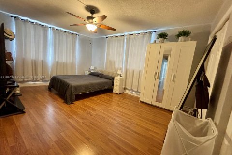 Condominio en venta en North Bay Village, Florida, 2 dormitorios, 112.5 m2 № 1092165 - foto 1