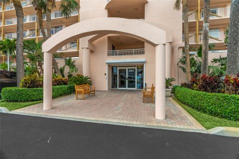 Condominio en venta en Hutchinson Island South, Florida, 2 dormitorios, 114.27 m2 № 914410 - foto 1