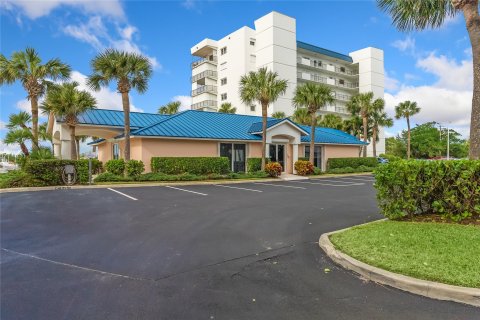Copropriété à vendre à Hutchinson Island South, Floride: 2 chambres, 114.27 m2 № 914410 - photo 10