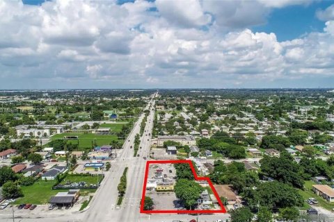 Propiedad comercial en venta en Miami, Florida № 1394767 - foto 2