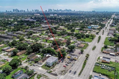 Propiedad comercial en venta en Miami, Florida № 1394767 - foto 3