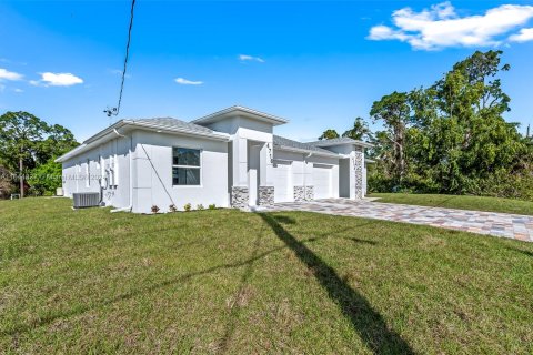 Propiedad comercial en venta en Lehigh Acres, Florida № 1327812 - foto 2