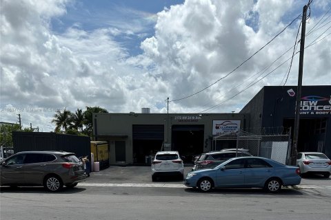 Propiedad comercial en venta en Miami, Florida № 1310207 - foto 1