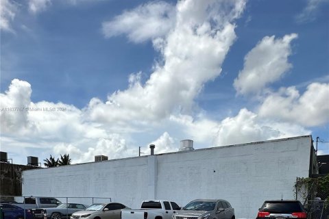 Propiedad comercial en venta en Miami, Florida № 1310207 - foto 2