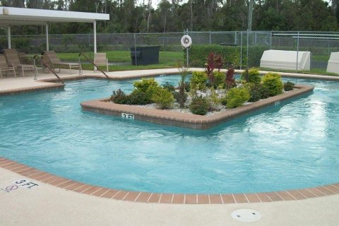 Condo in West Palm Beach, Florida, 2 bedrooms  № 976562 - photo 2