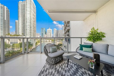 Condo in Miami, Florida, 2 bedrooms  № 908588 - photo 18