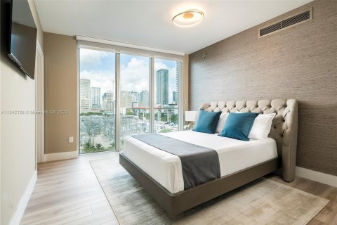 Condo in Miami, Florida, 2 bedrooms  № 908588 - photo 21