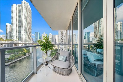 Condo in Miami, Florida, 2 bedrooms  № 908588 - photo 11